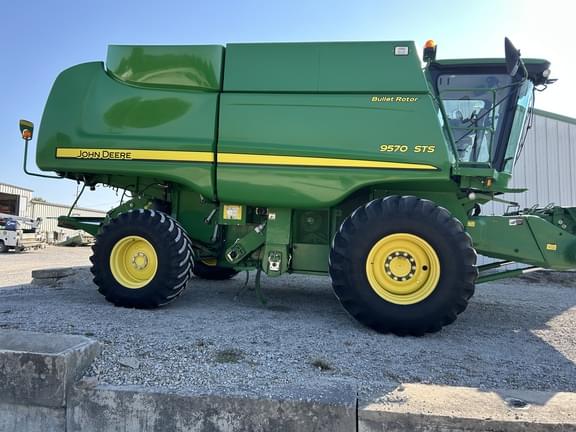 Image of John Deere 9570 STS equipment image 1