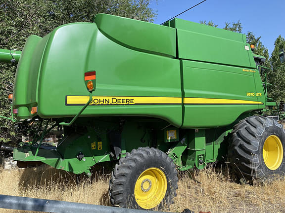 Image of John Deere 9570 STS equipment image 4