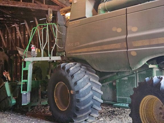 2010 John Deere 9570 STS Equipment Image0