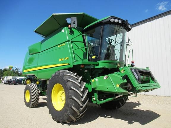 Image of John Deere 9570 STS equipment image 3