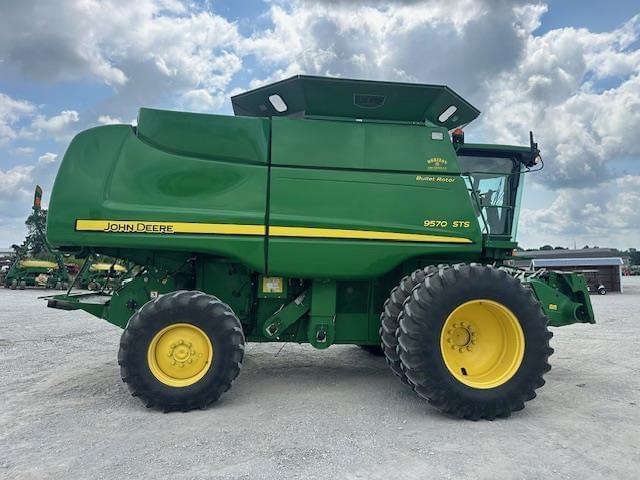 Image of John Deere 9570 STS equipment image 3