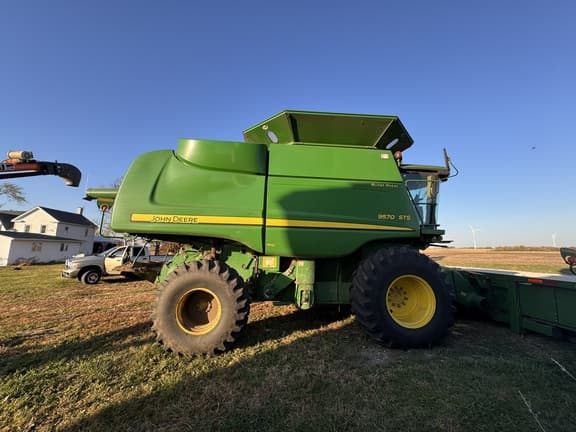 Image of John Deere 9570 STS equipment image 3