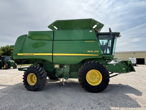 Image of John Deere 9570 STS equipment image 4