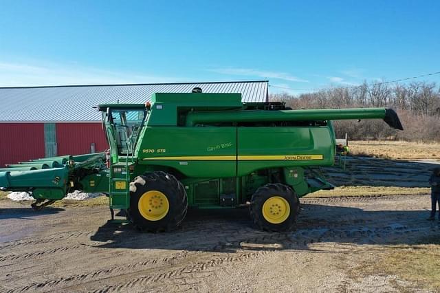 Image of John Deere 9570 STS equipment image 1