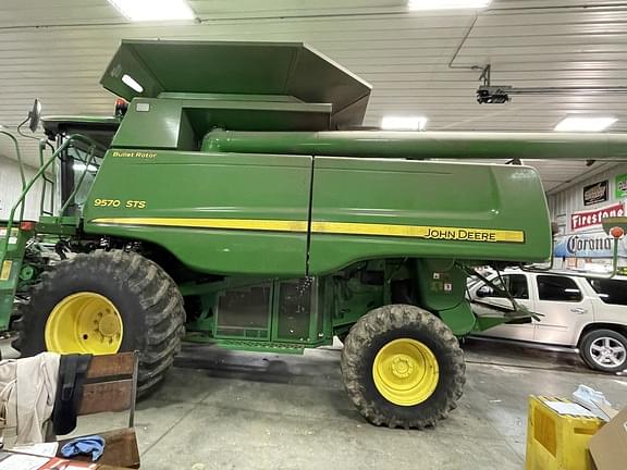 Image of John Deere 9570 STS equipment image 2