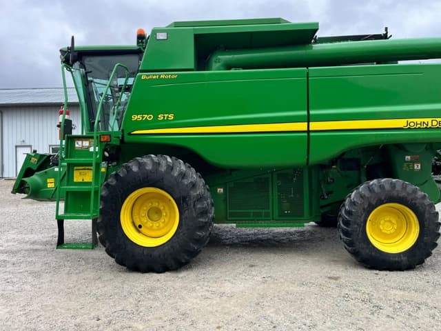 Image of John Deere 9570 STS equipment image 1