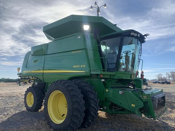 Image of John Deere 9670 STS equipment image 1