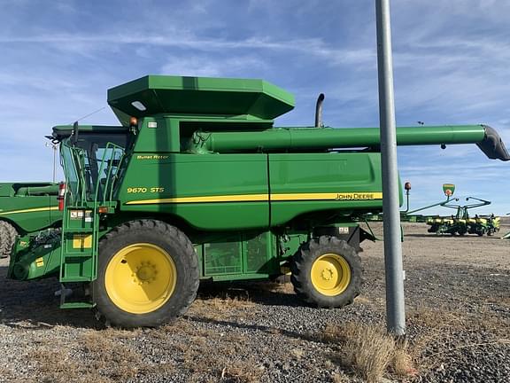 Image of John Deere 9670 STS equipment image 2