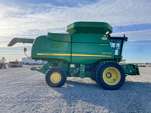 Image of John Deere 9670 STS equipment image 3