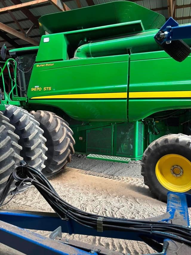 Image of John Deere 9670 STS equipment image 1
