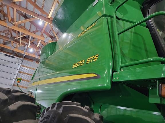 Image of John Deere 9670 STS equipment image 3