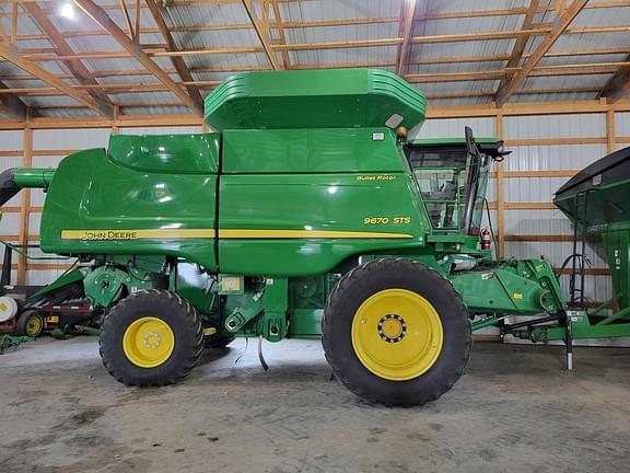 Image of John Deere 9670 STS equipment image 2