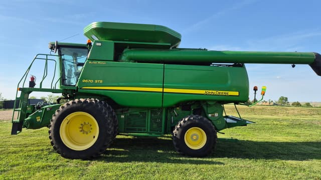 Image of John Deere 9670 STS equipment image 1