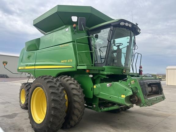 Image of John Deere 9670 STS equipment image 1