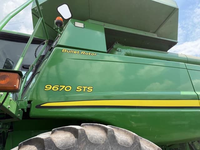 Image of John Deere 9670 STS equipment image 1