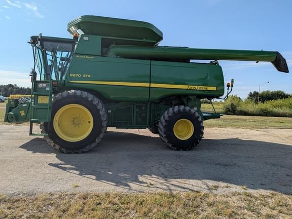 Image of John Deere 9670 STS equipment image 1