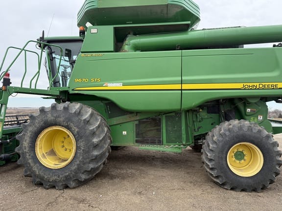 2010 John Deere 9670 STS Equipment Image0