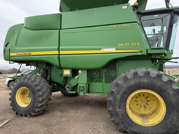 Image of John Deere 9670 STS equipment image 3