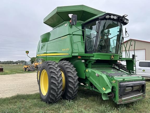 Image of John Deere 9670 STS equipment image 2