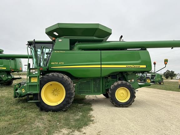 Image of John Deere 9670 STS equipment image 3