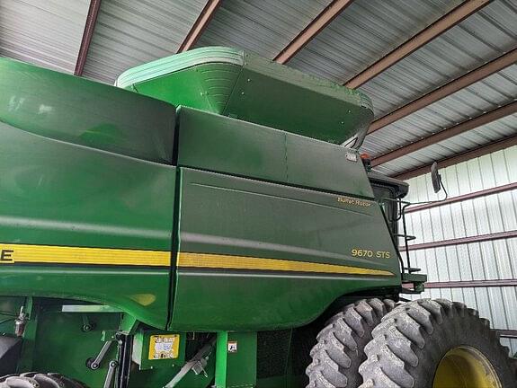 Image of John Deere 9670 STS equipment image 2