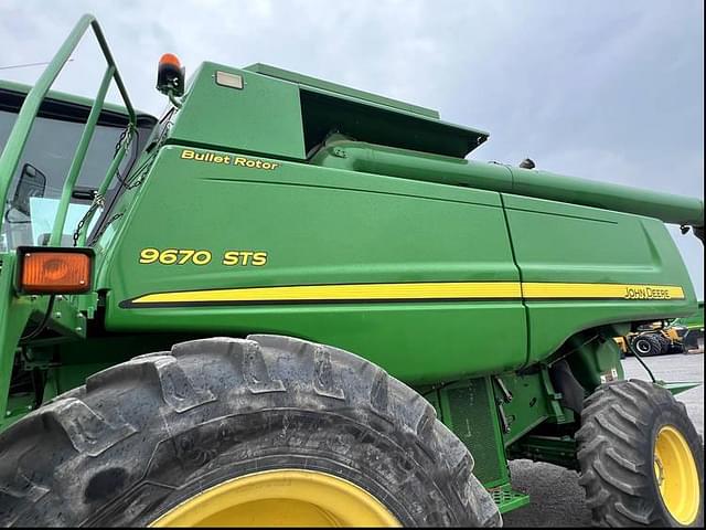 Image of John Deere 9670 STS equipment image 3
