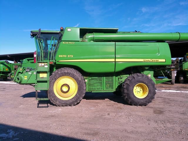 Image of John Deere 9670 STS equipment image 1