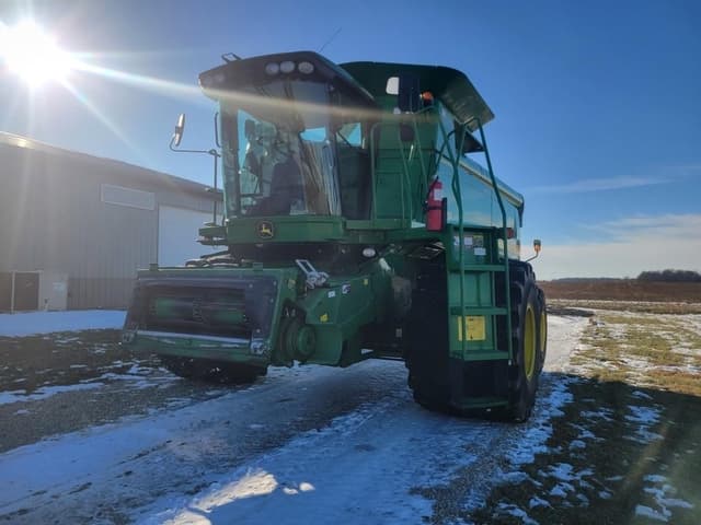 Image of John Deere 9770 STS equipment image 2