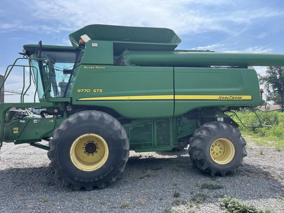 Image of John Deere 9770 STS equipment image 3