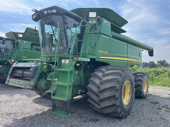 Image of John Deere 9770 STS equipment image 2