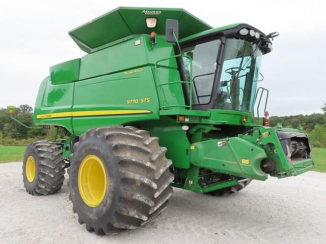 Image of John Deere 9770 STS equipment image 2