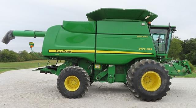 Image of John Deere 9770 STS equipment image 3