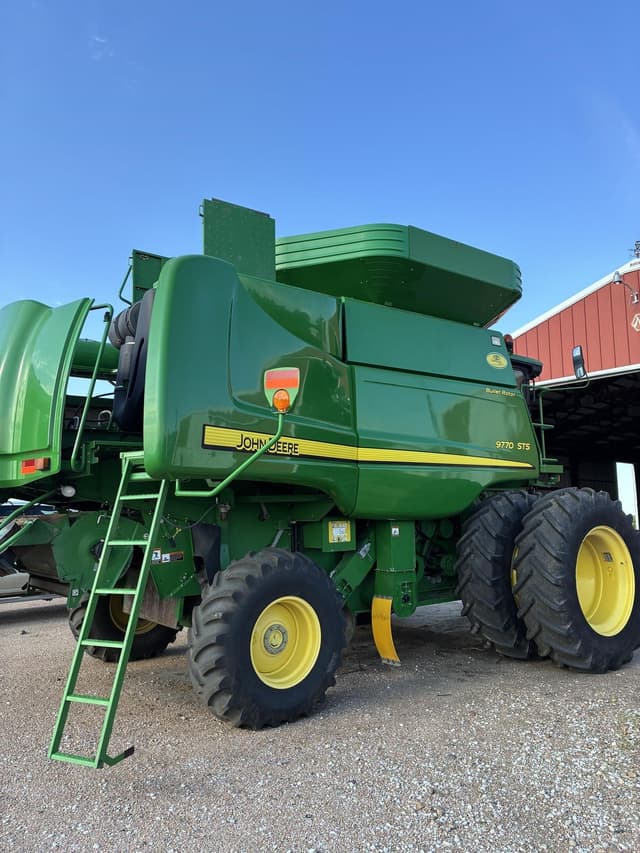 Image of John Deere 9770 STS equipment image 2