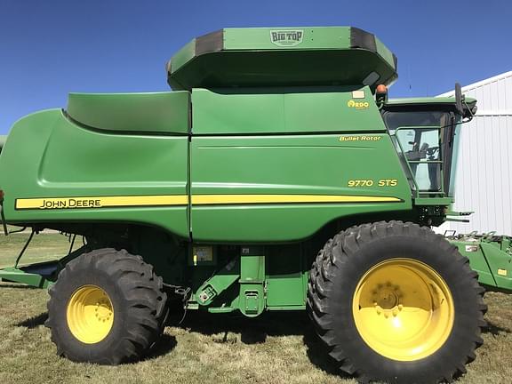 Image of John Deere 9770 STS equipment image 2