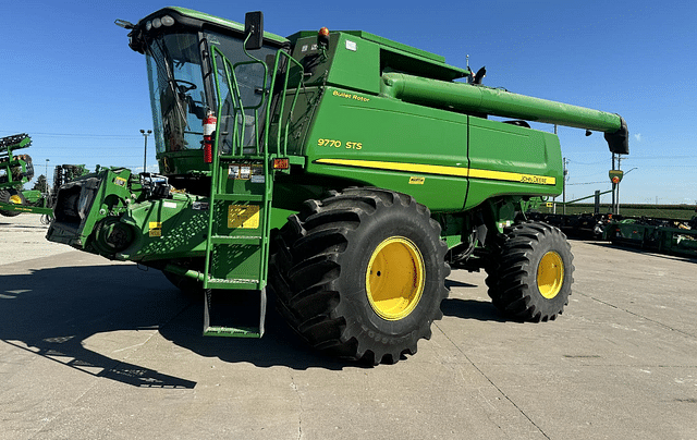 Image of John Deere 9770 STS equipment image 1