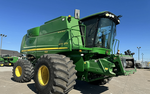 Image of John Deere 9770 STS equipment image 2