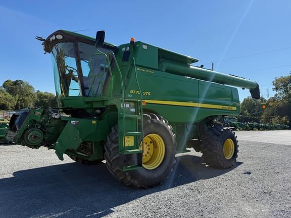 Image of John Deere 9770 STS equipment image 2