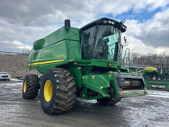 Image of John Deere 9770 STS equipment image 2