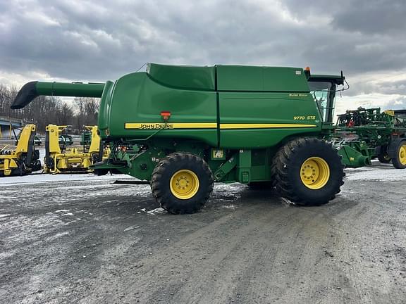 Image of John Deere 9770 STS equipment image 3