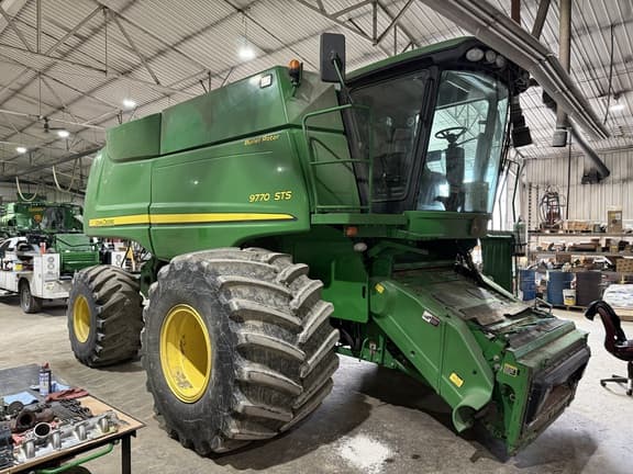 Image of John Deere 9770 STS equipment image 2