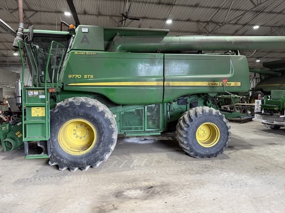 Image of John Deere 9770 STS equipment image 4