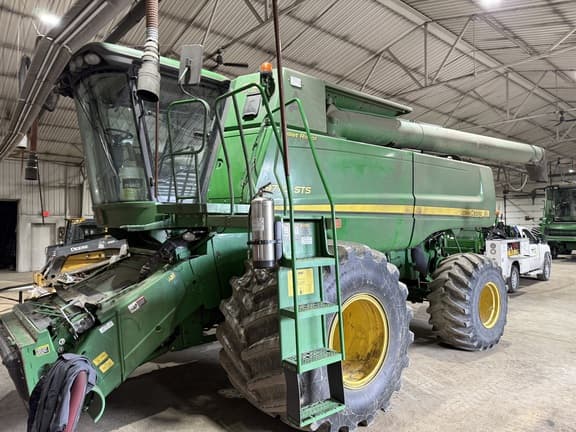 Image of John Deere 9770 STS equipment image 3