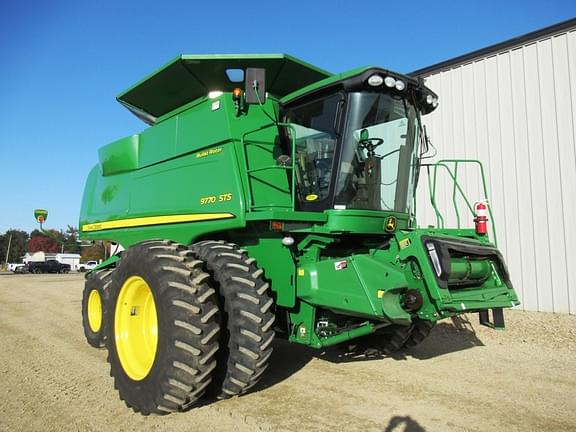 Image of John Deere 9770 STS equipment image 1