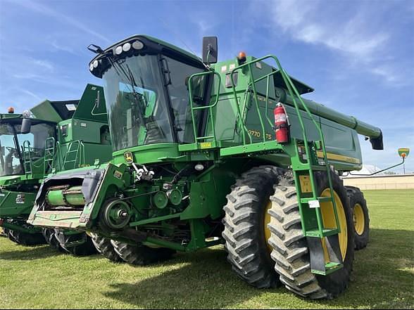 Image of John Deere 9770 STS equipment image 2