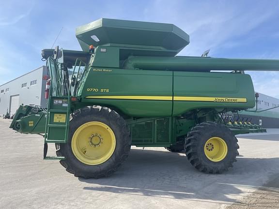 Image of John Deere 9770 STS equipment image 3