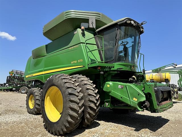 Image of John Deere 9770 STS equipment image 2