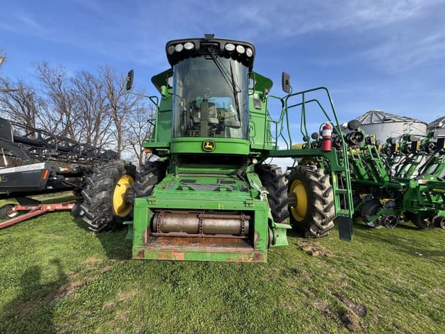 Image of John Deere 9770 STS equipment image 2