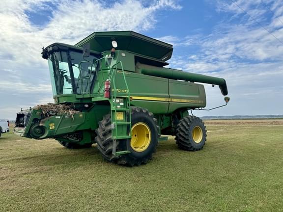 Image of John Deere 9770 STS equipment image 3
