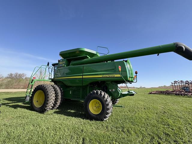 Image of John Deere 9770 STS equipment image 4