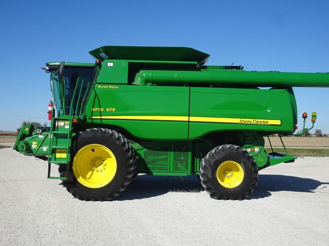 Image of John Deere 9770 STS equipment image 2
